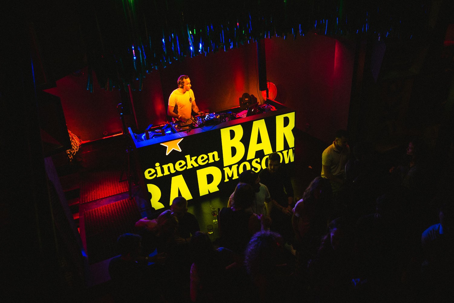 ЛЕТНЯЯ МУЗЫКАЛЬНАЯ ПРОГРАММА В HEINEKEN BAR MOSCOW