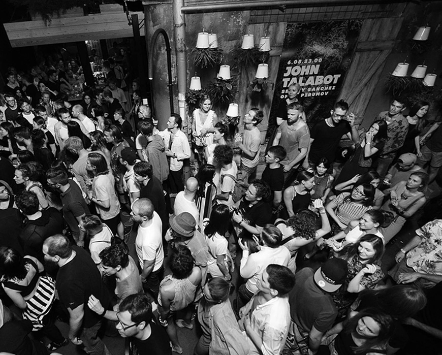 ЛЕТНЯЯ МУЗЫКАЛЬНАЯ ПРОГРАММА В HEINEKEN BAR MOSCOW